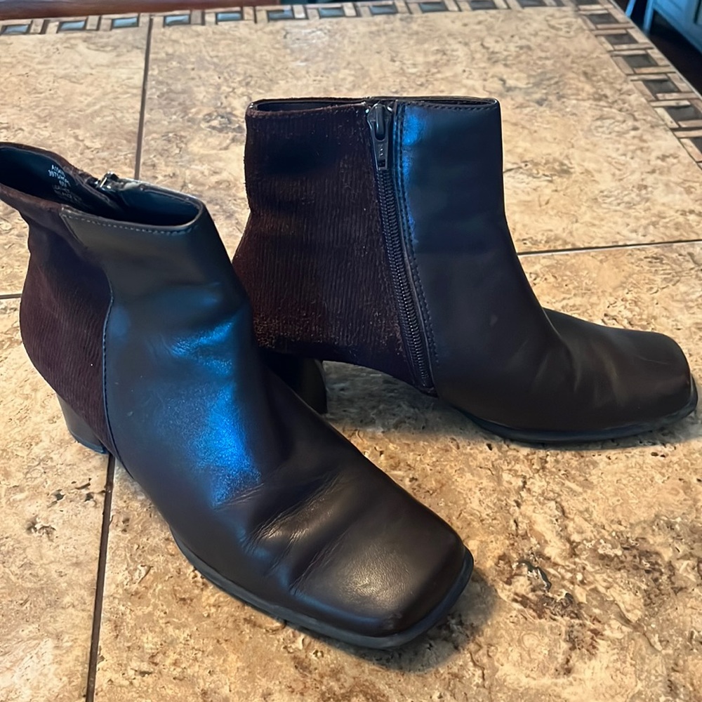 White mountain ankle boots. Brown. Very comfortable!